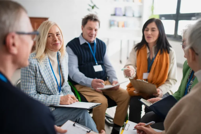 Multidisciplinary-team-meeting. 5 people in a round discussion.